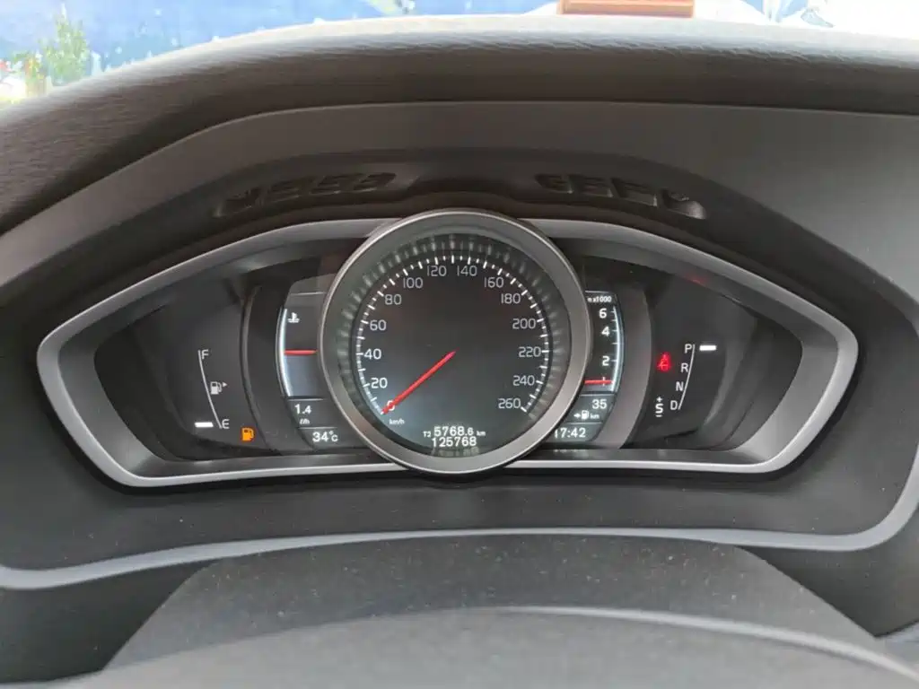 Volvo V40 — миниатюра 8