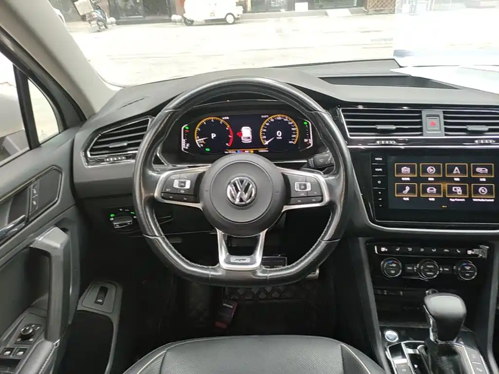 Volkswagen Tiguan L — миниатюра 11