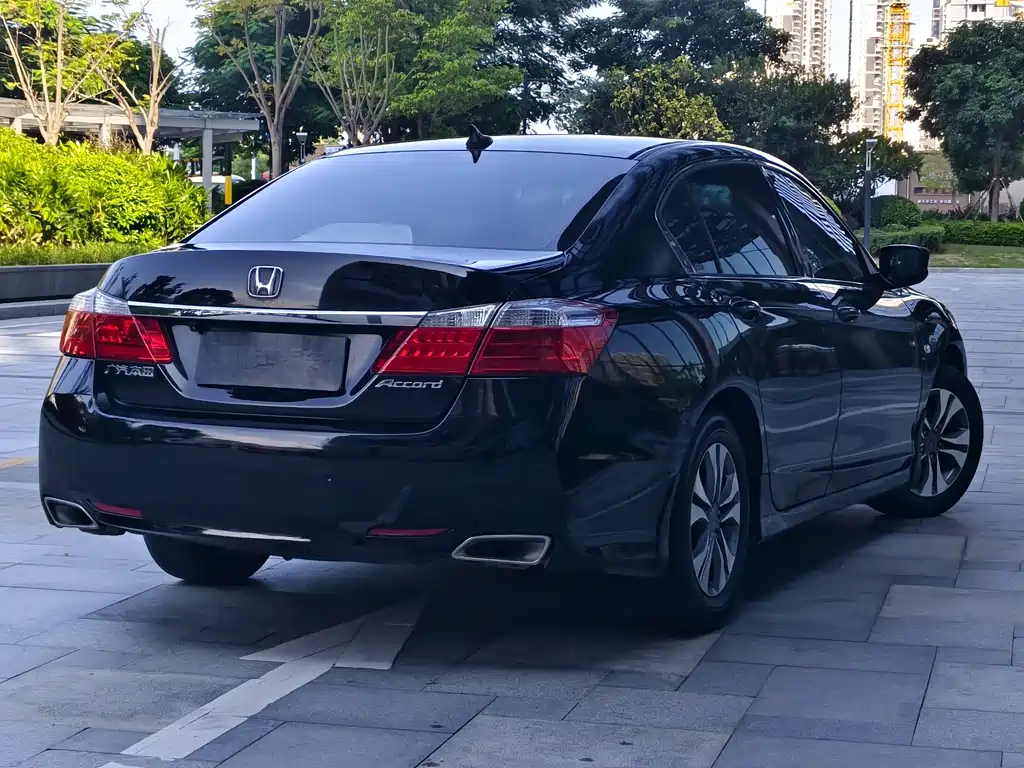 Honda Accord — миниатюра 8