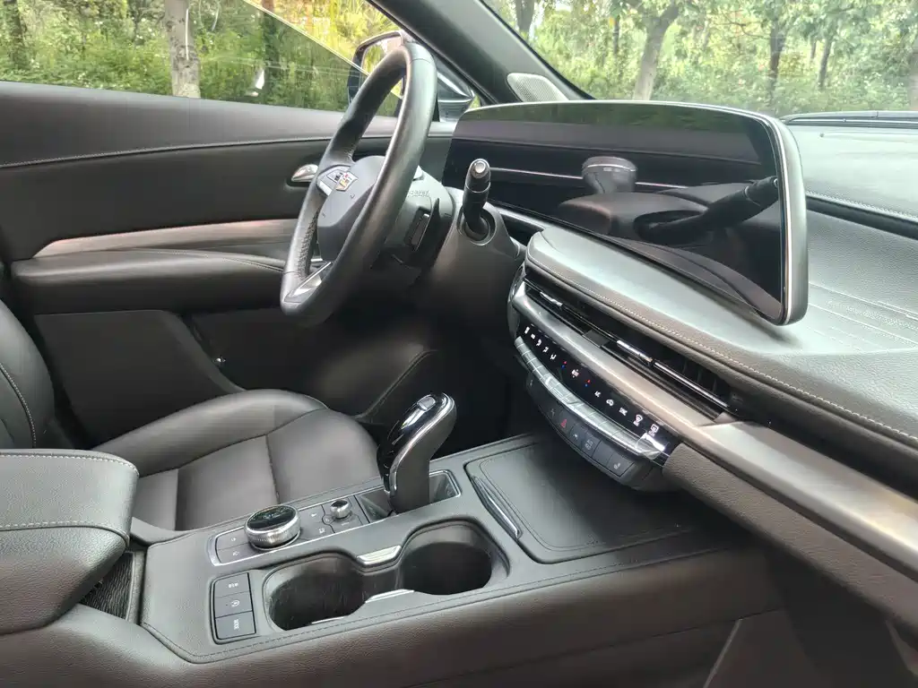 Cadillac XT4 — миниатюра 14