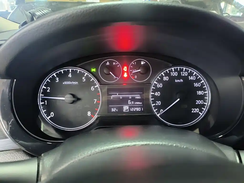 Nissan Tiida — миниатюра 12