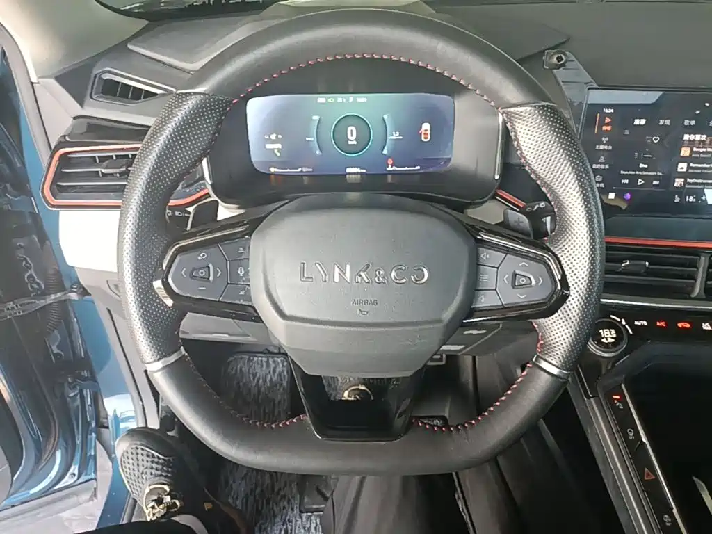 Lynk & Co 06 — миниатюра 11