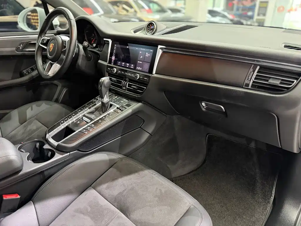 Porsche Macan — миниатюра 11