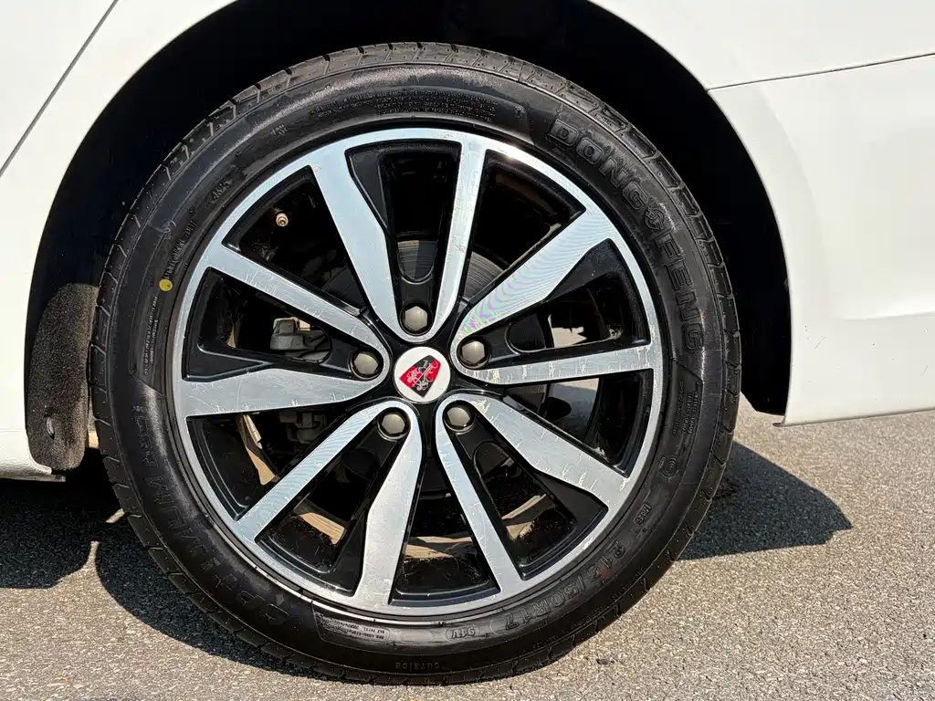 Roewe i6 Classic — миниатюра 22