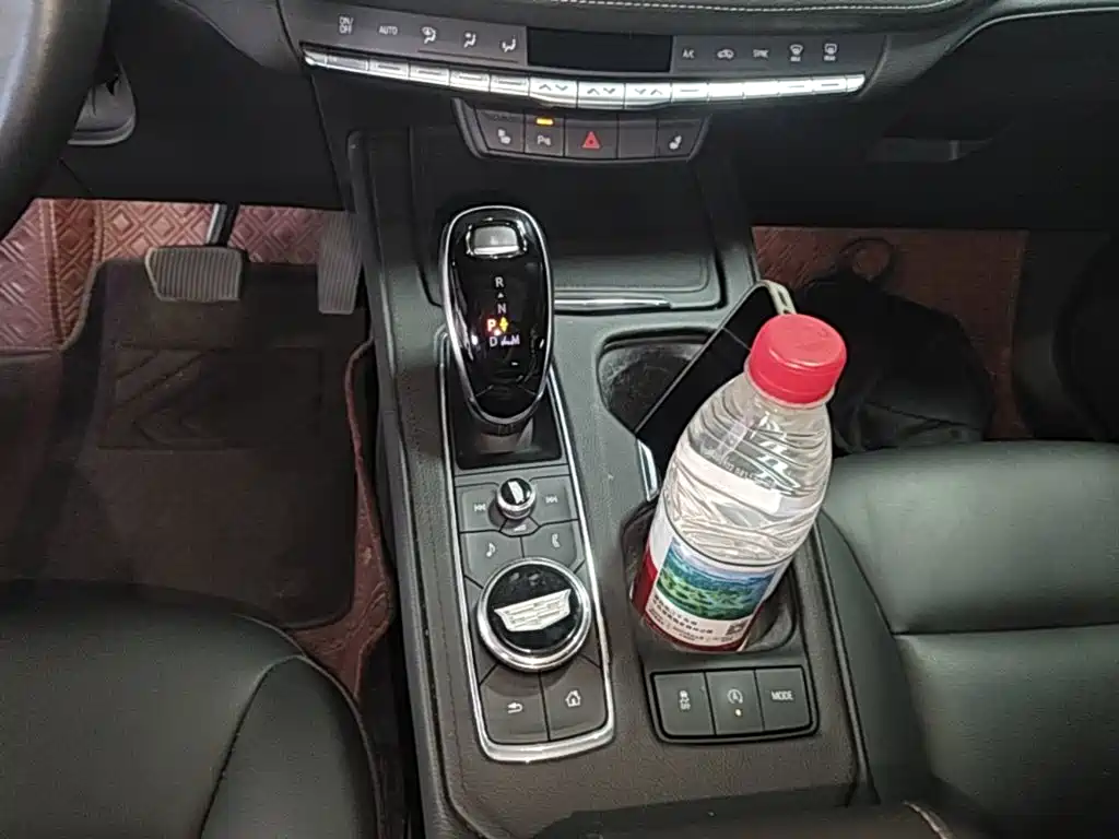 Cadillac XT4 — миниатюра 14