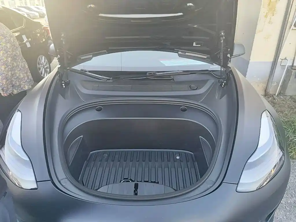 Tesla Model 3 — миниатюра 20