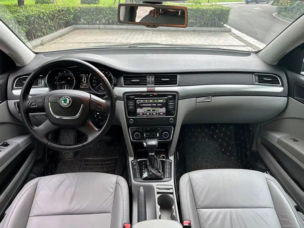 Skoda Superb — миниатюра 6