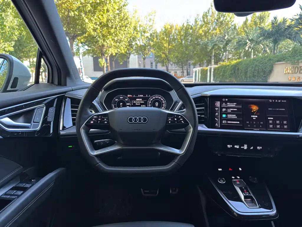 Audi Q4 e-tron — миниатюра 10