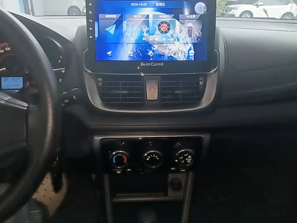 Toyota Yaris L — миниатюра 13