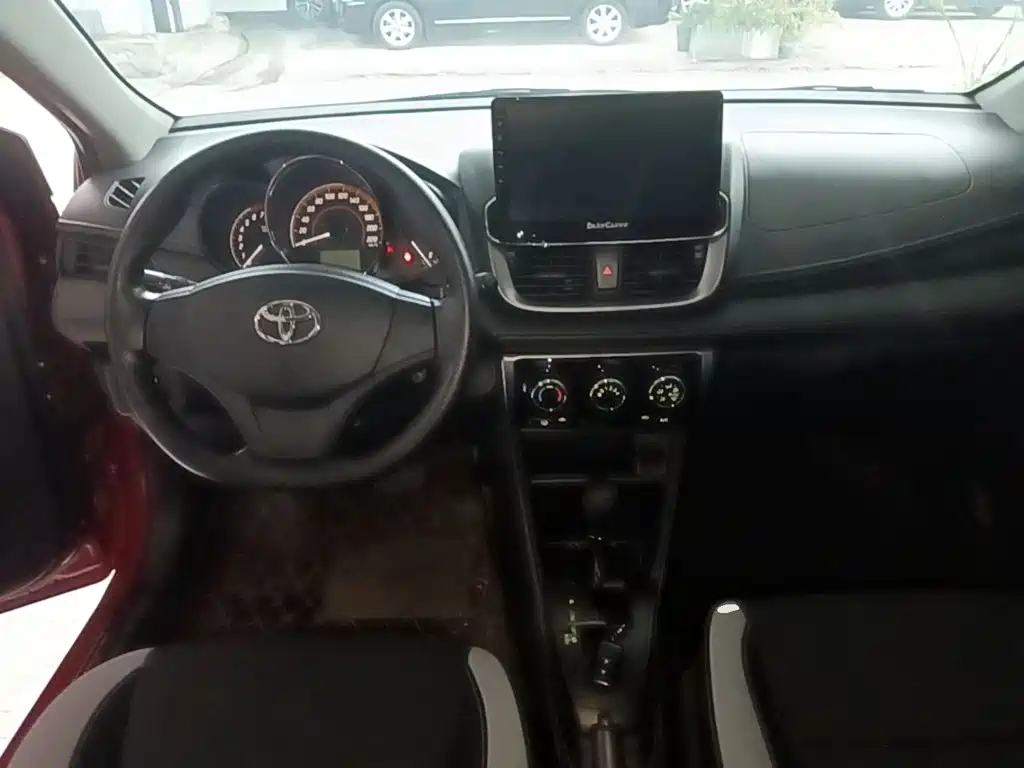 Toyota Yaris L — миниатюра 10