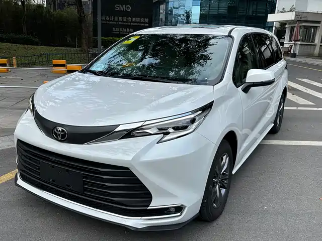 TOYOTA SIENNA 2026