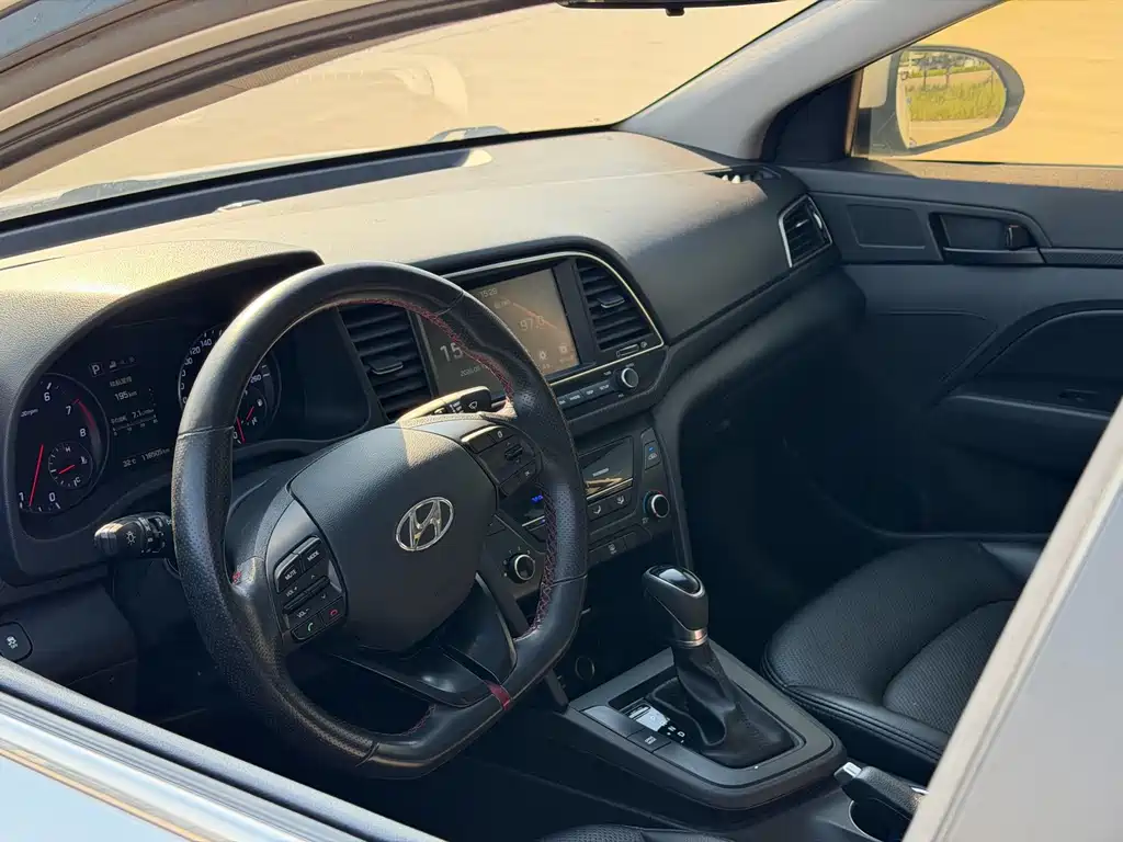 Hyundai Elantra — миниатюра 7