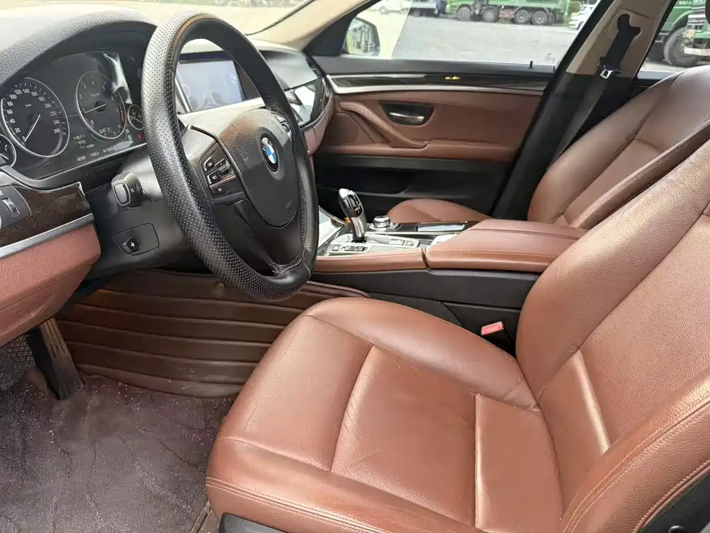 BMW 5 Series — миниатюра 4