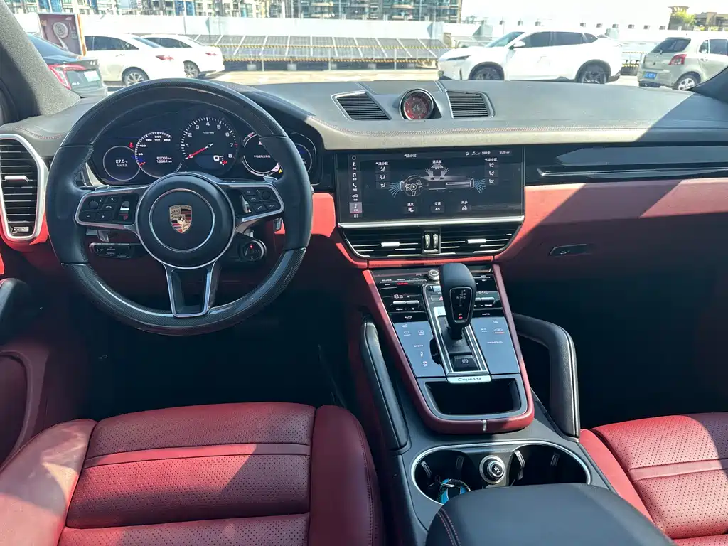 Porsche Cayenne — миниатюра 7