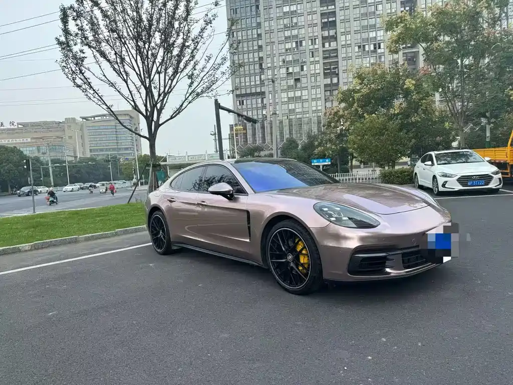 PORSCHE PANAMERA