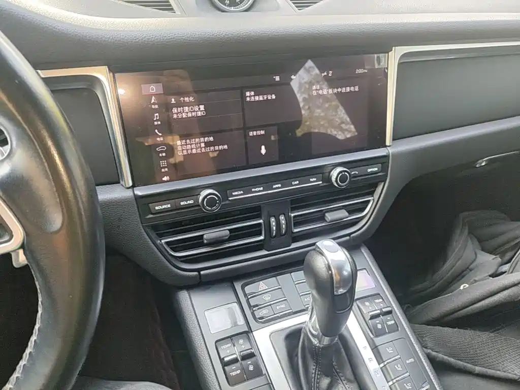 Porsche Macan — миниатюра 13