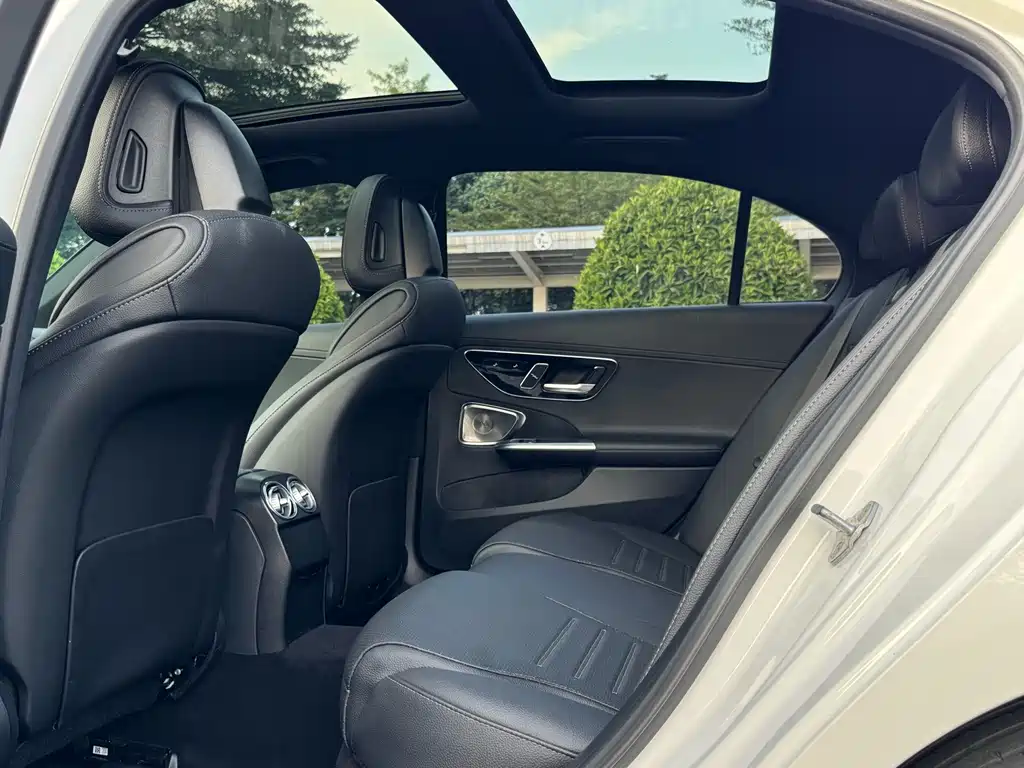 Mercedes-Benz C-Class — миниатюра 8