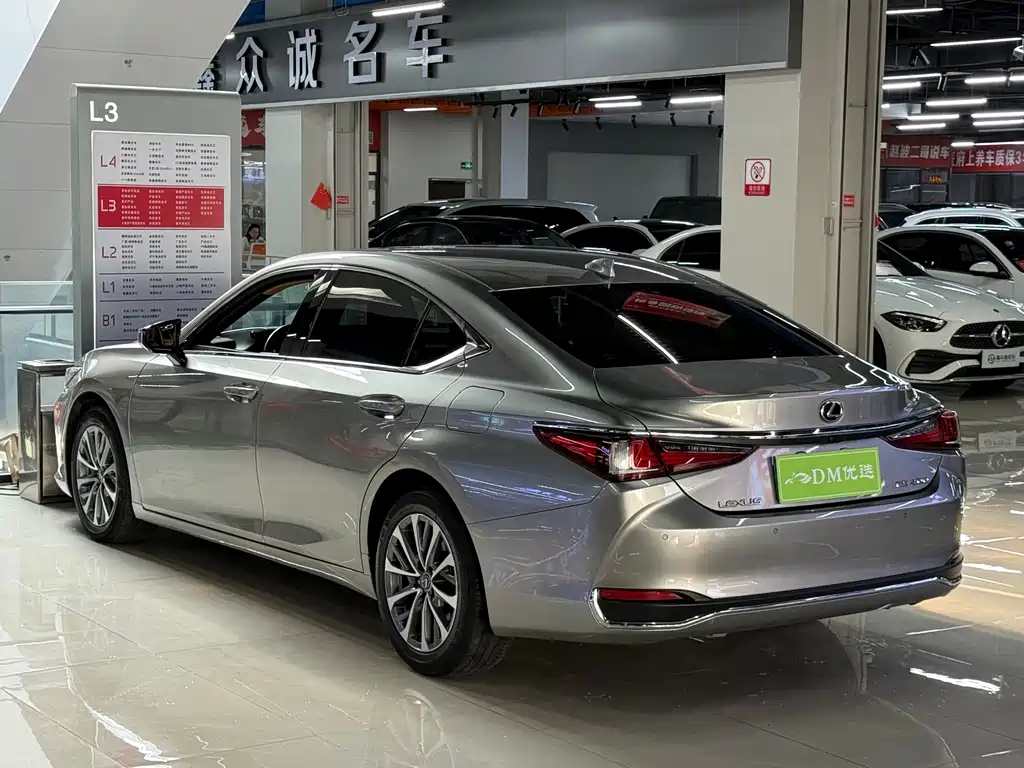 Lexus ES — миниатюра 7