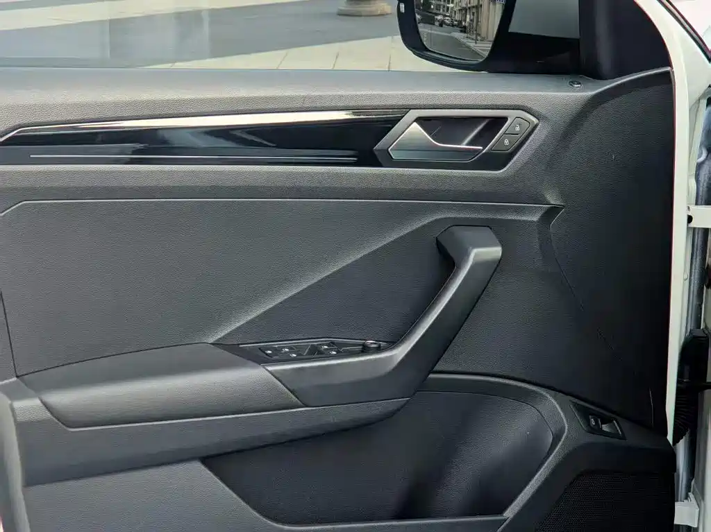 Volkswagen T-Roc — миниатюра 13