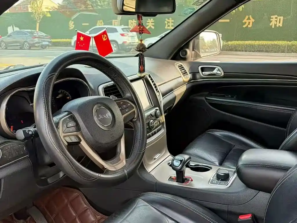 Jeep Grand Cherokee (Import) — миниатюра 4