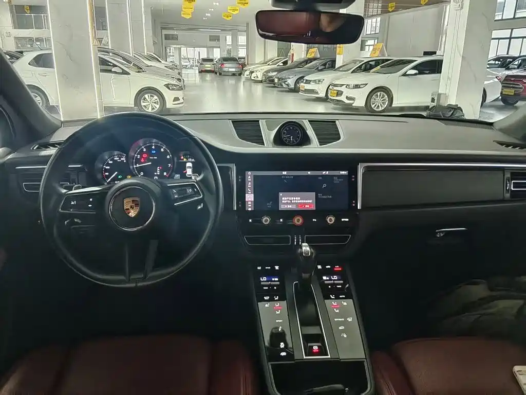 Porsche Macan — миниатюра 10