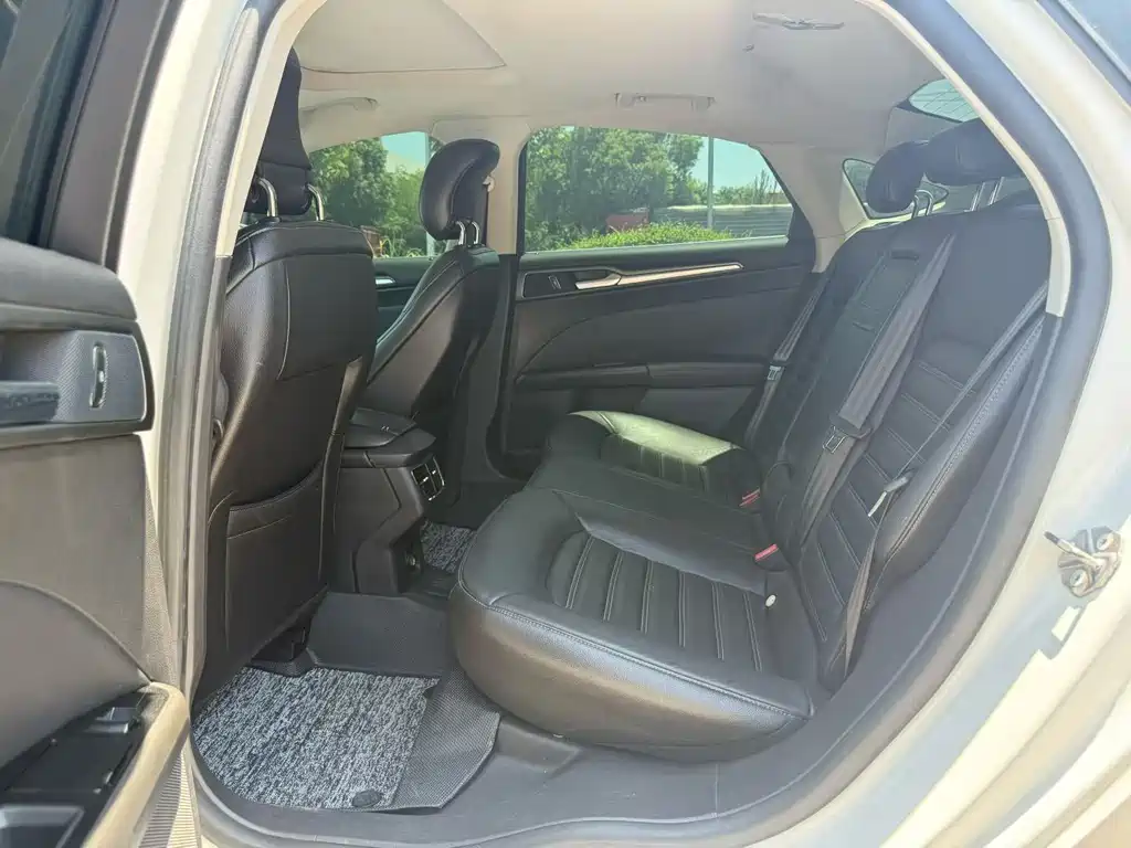 Ford Mondeo — миниатюра 9