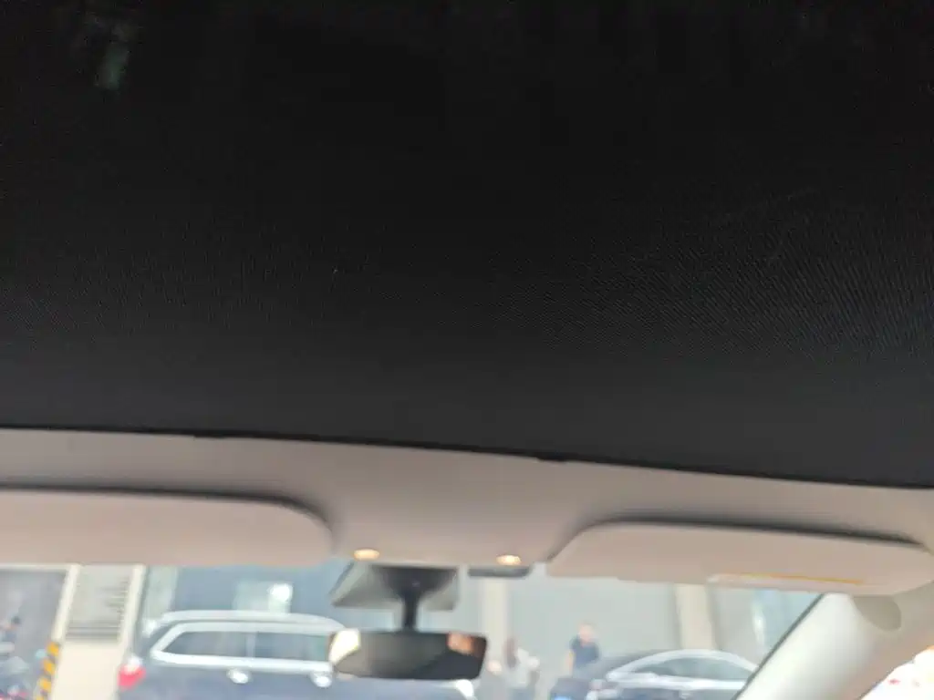 Tesla Model Y — миниатюра 14