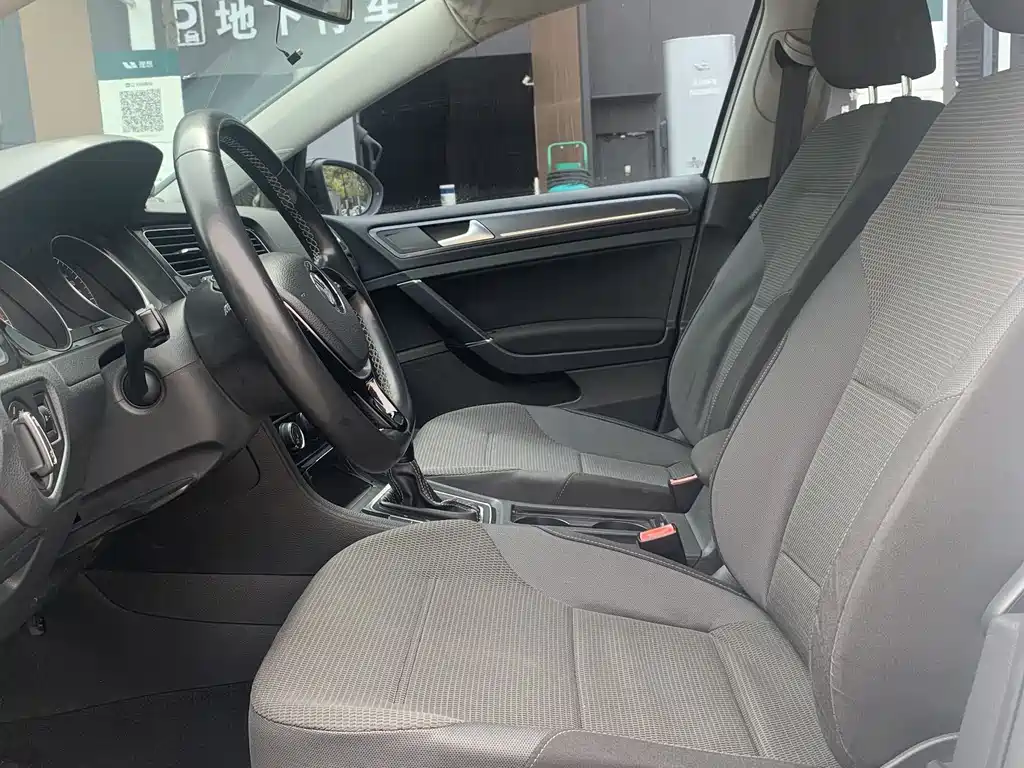 Volkswagen Golf 2016 230TSI AT Comfort