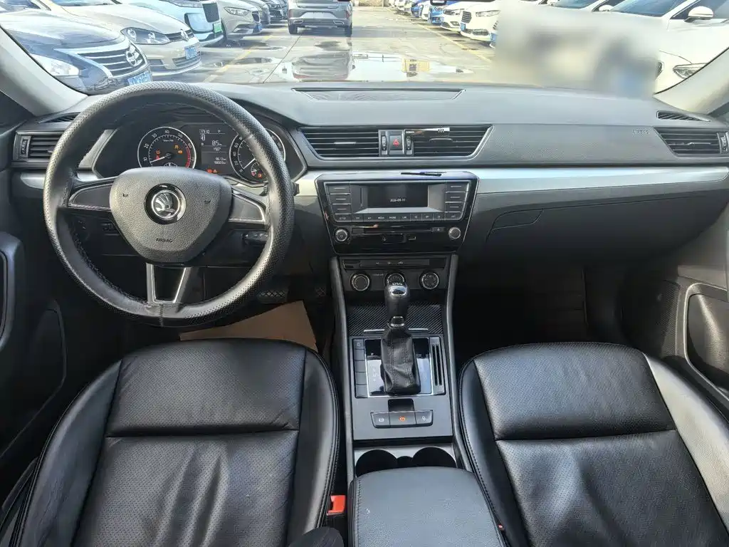 Skoda Superb — миниатюра 8