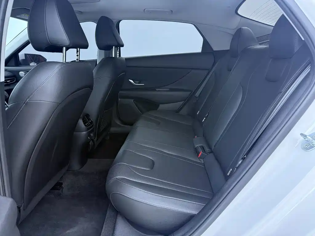 Hyundai Elantra — миниатюра 14