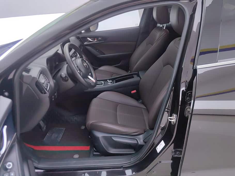 Mazda CX-4 2.0 л 2023 г. красный/фиолетовый, пробег 38700 км