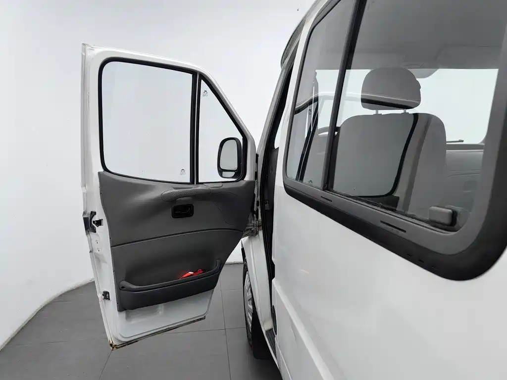 Ford Transit Classic — миниатюра 8