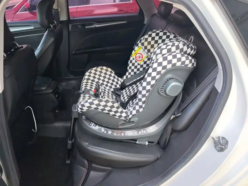 Ford Mondeo — миниатюра 18