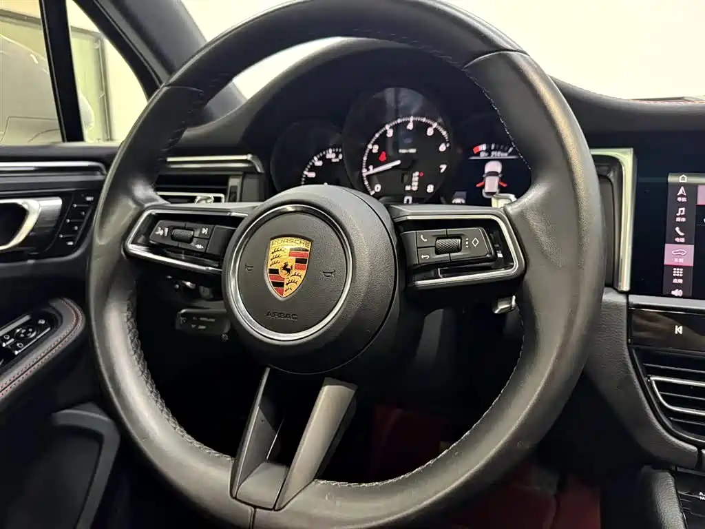Porsche Macan — миниатюра 13
