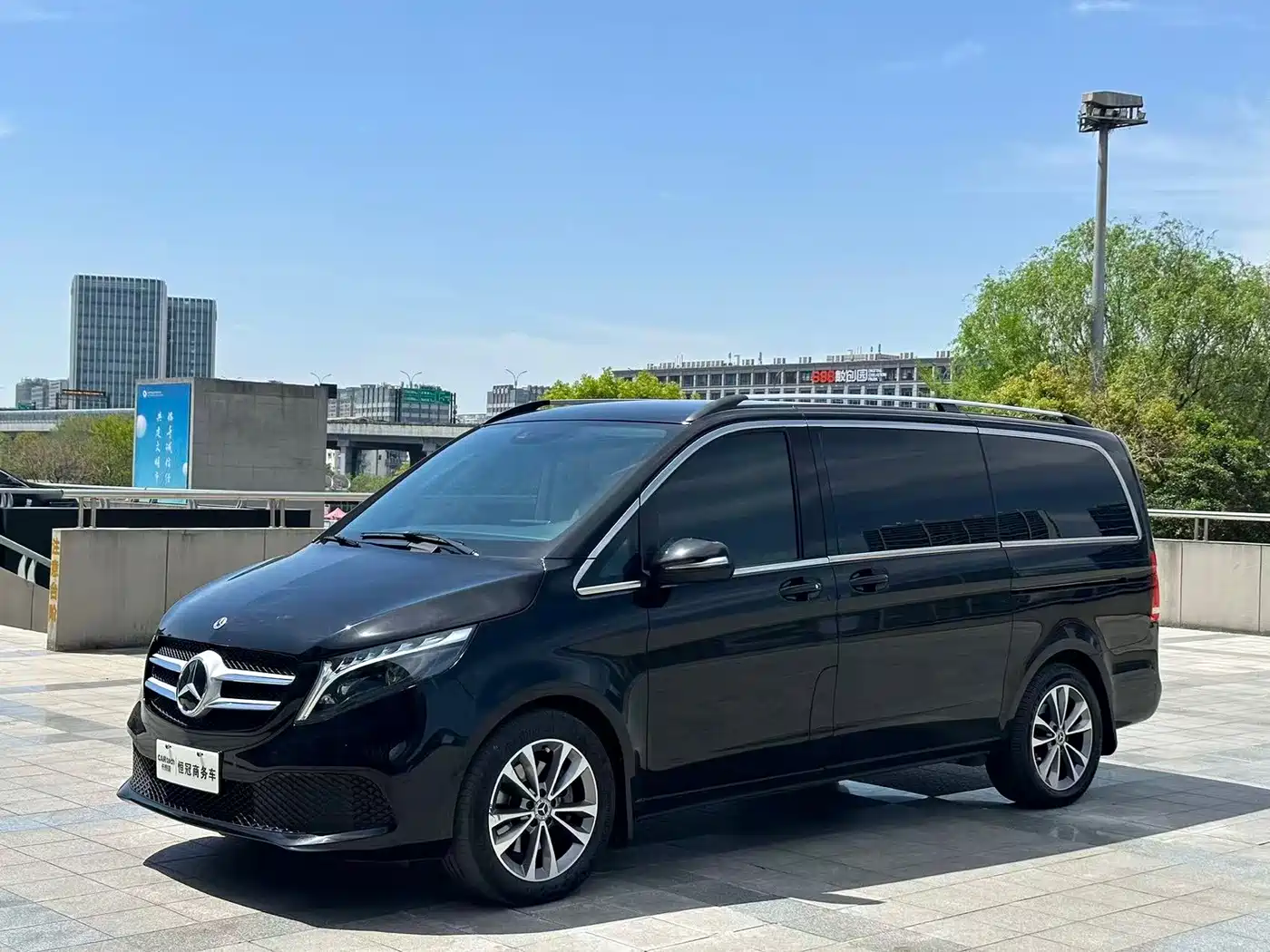 奔驰V级 2022款 V 260 领航版 2024