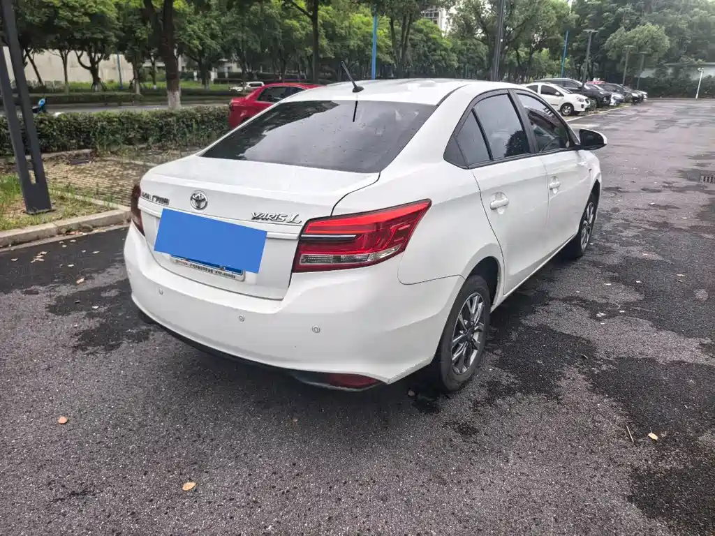 Toyota Yaris L — миниатюра 5