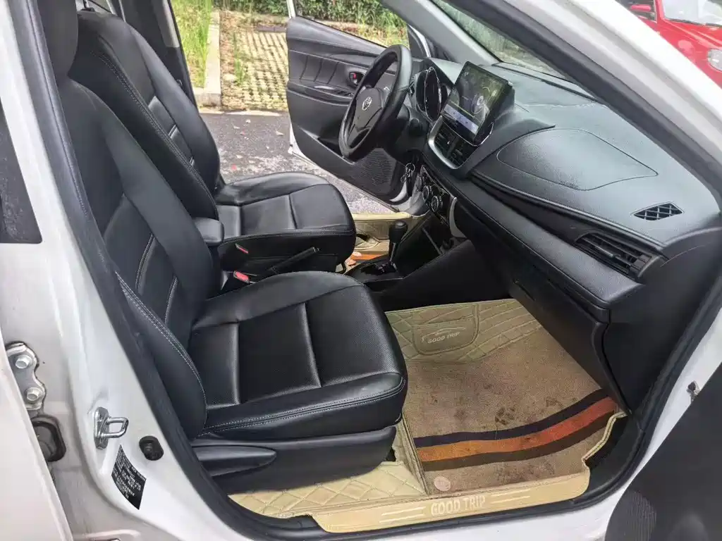 Toyota Yaris L — миниатюра 9