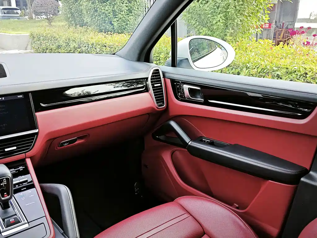 Porsche Cayenne — миниатюра 15