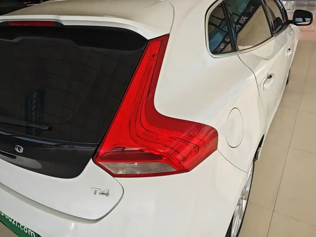 Volvo V40 — миниатюра 8