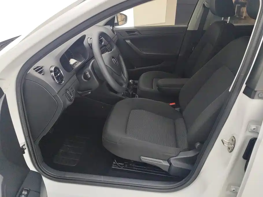 Volkswagen Jetta — миниатюра 9