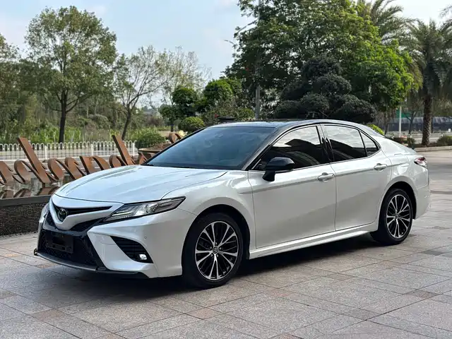 TOYOTA CAMRY 2019