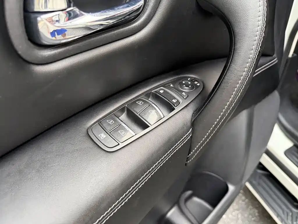 Nissan Patrol — миниатюра 8