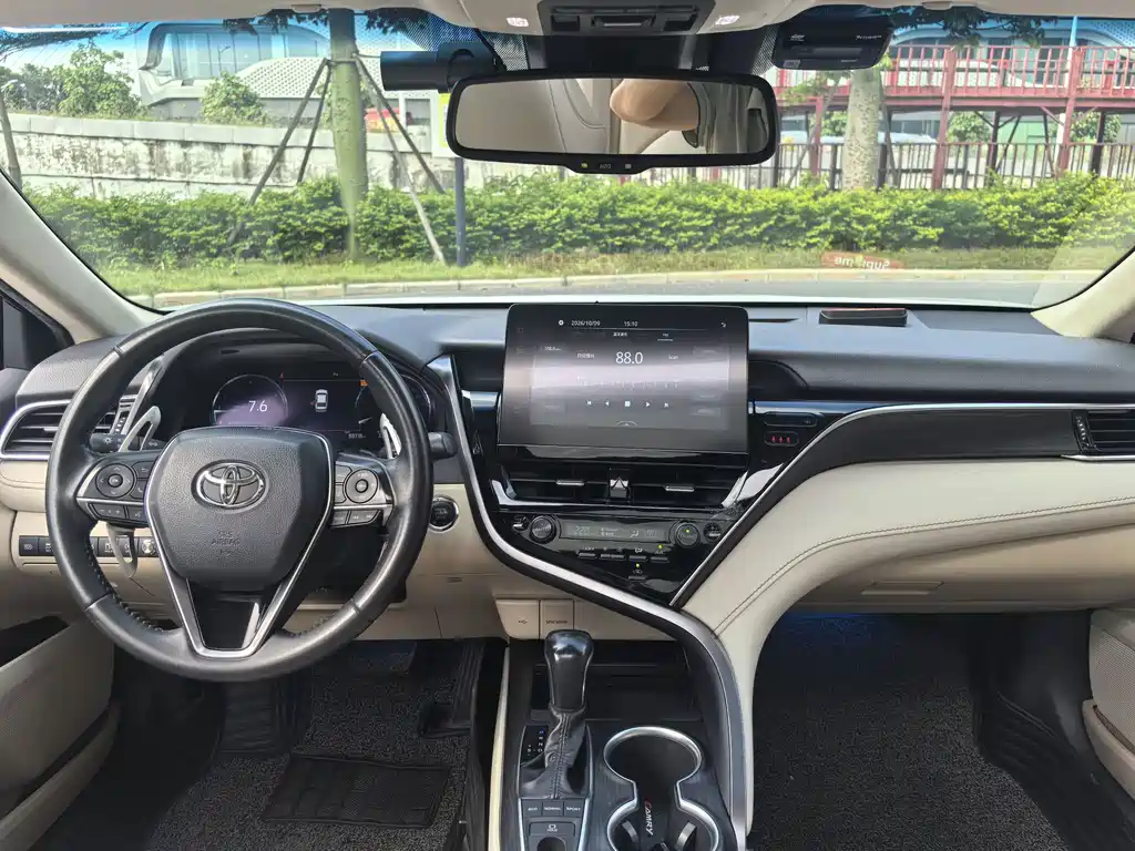 Toyota Camry — миниатюра 9