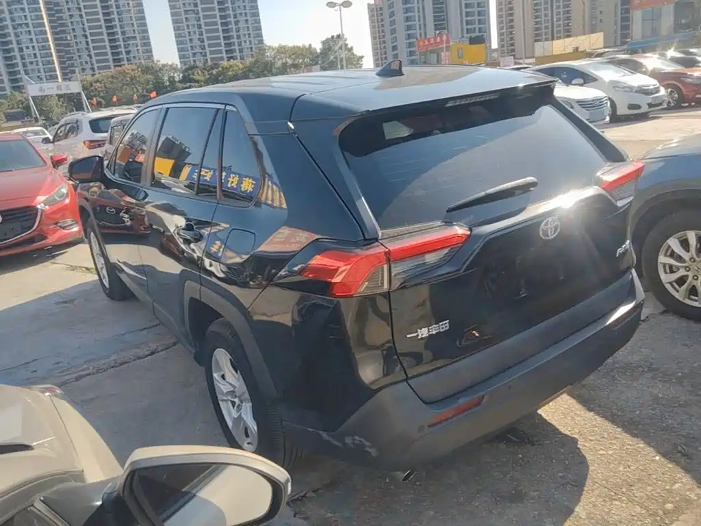 Toyota RAV4 — миниатюра 23