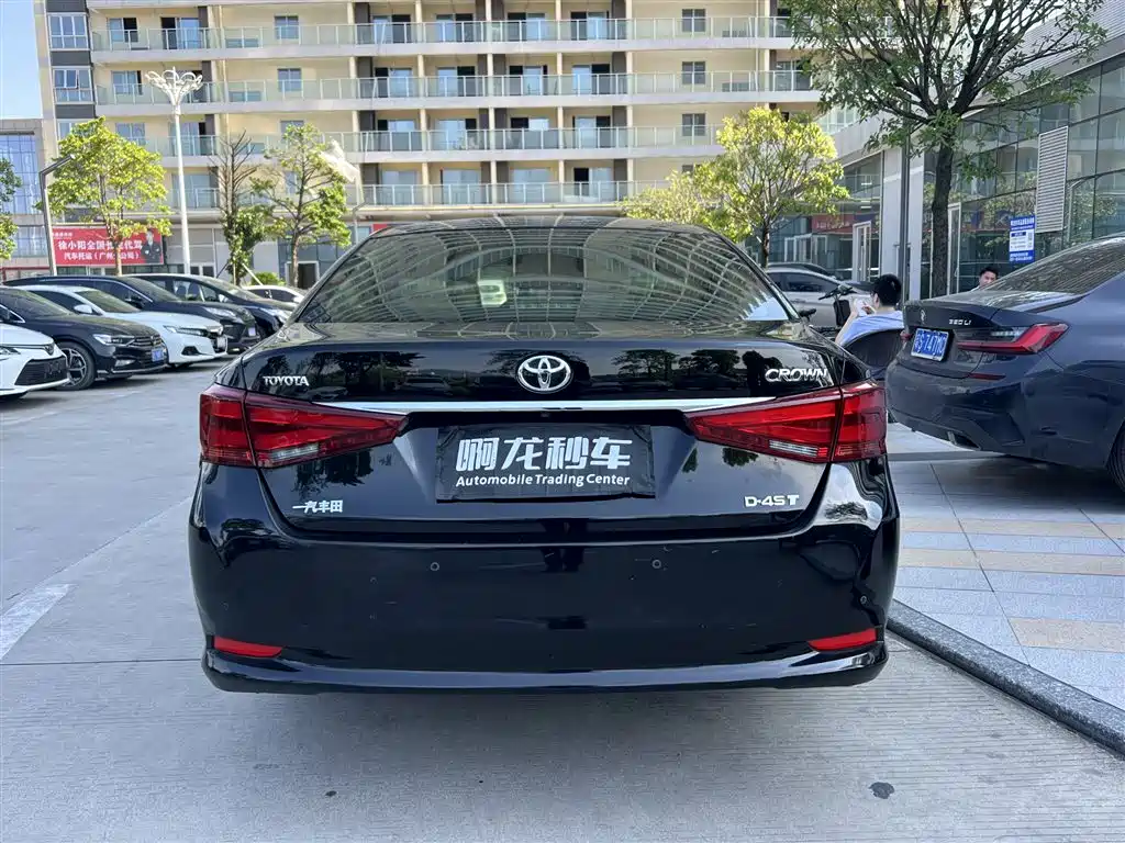 Toyota Crown — миниатюра 8