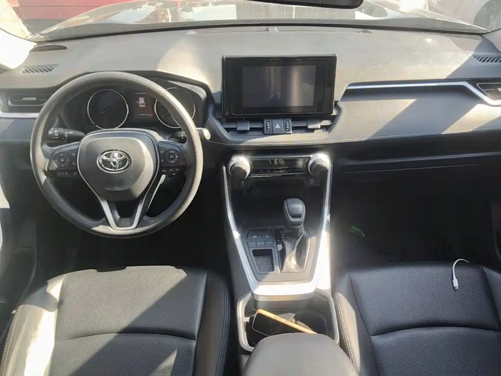 Toyota RAV4 — миниатюра 6