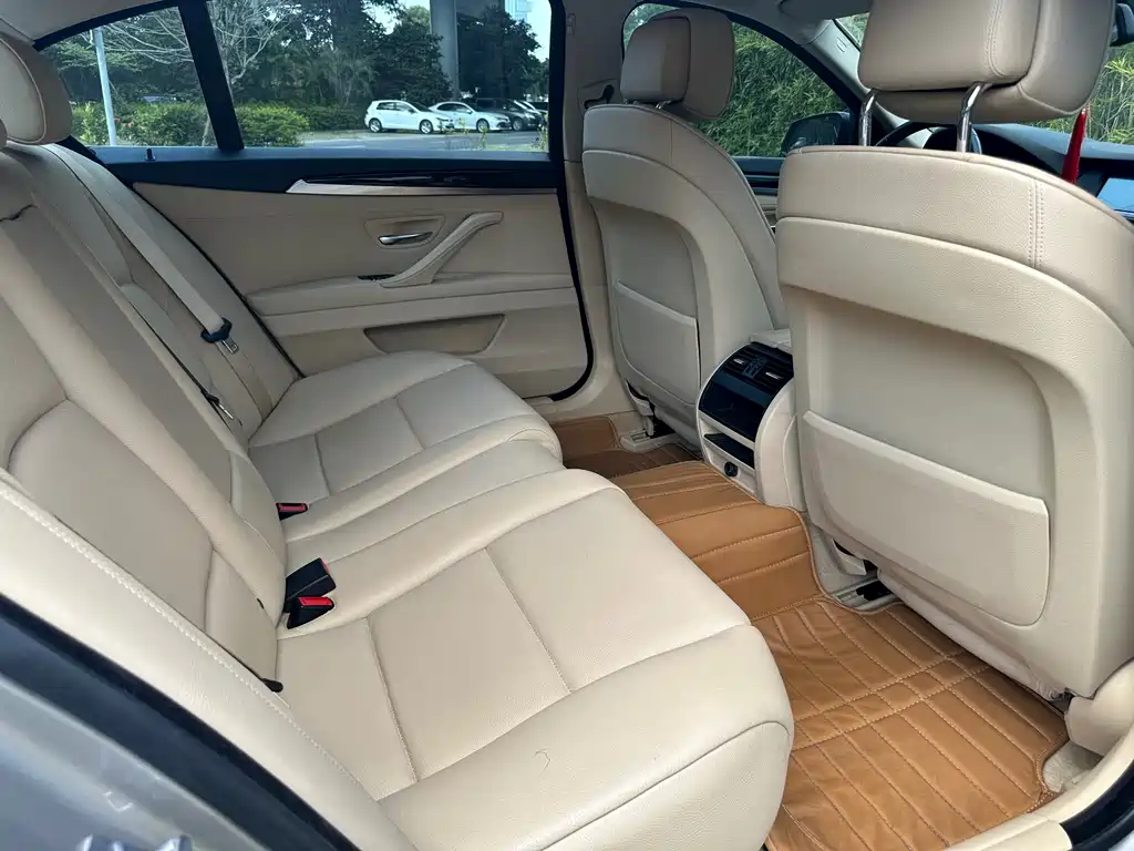 BMW 5 Series — миниатюра 11