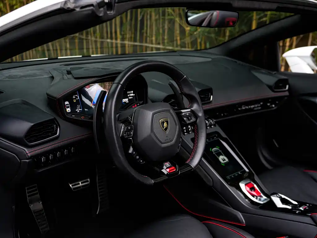 LAMBORGHINI HURACÁN