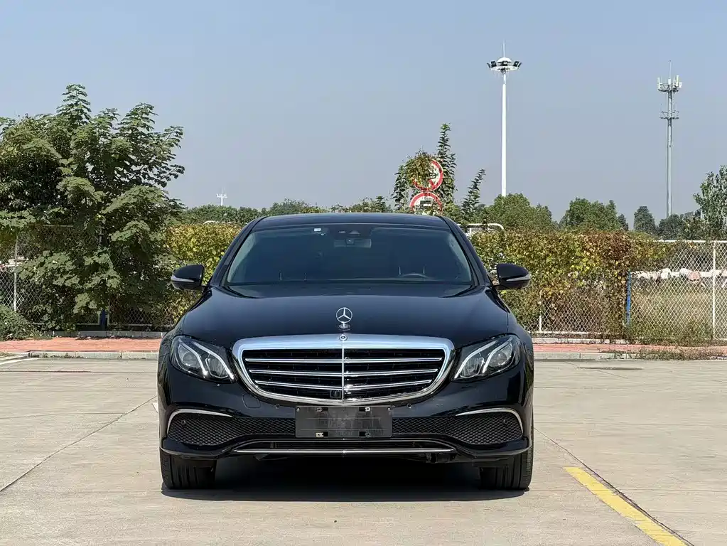 Mercedes-Benz E-Class — миниатюра 2