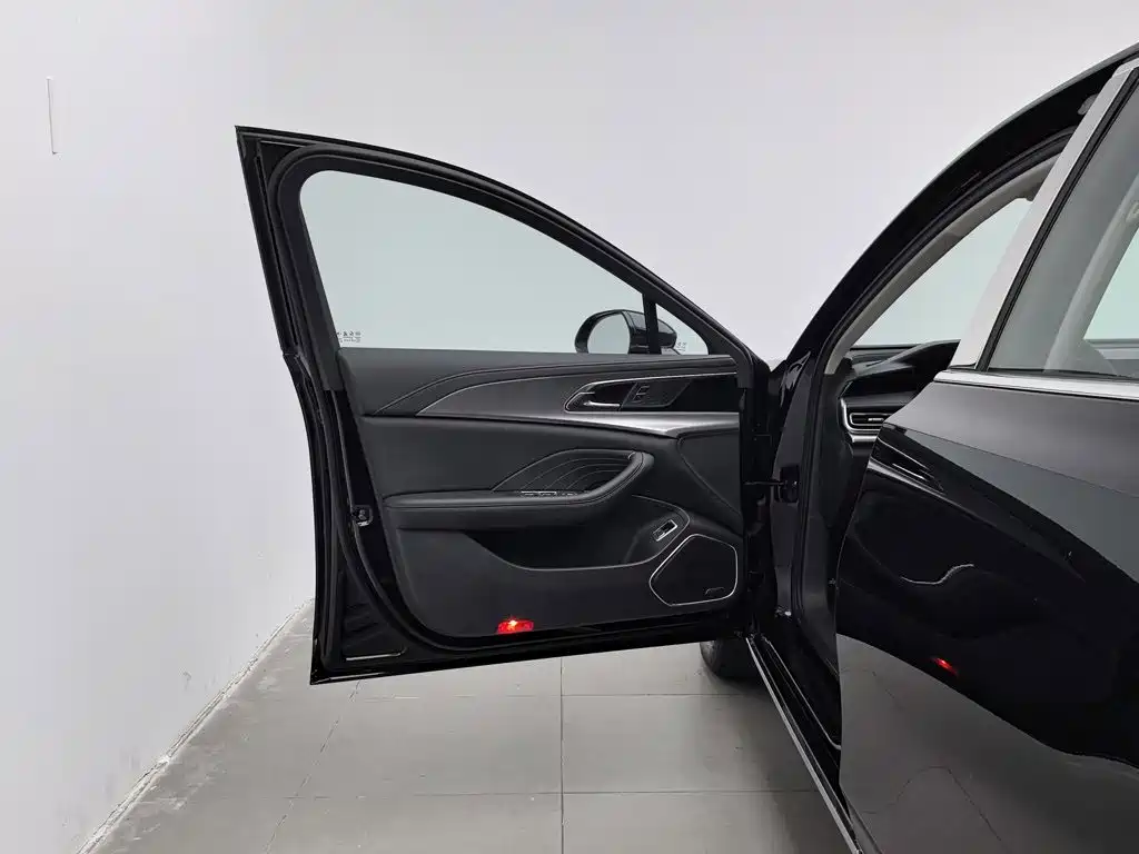 Hongqi Hongqi H5 — миниатюра 8